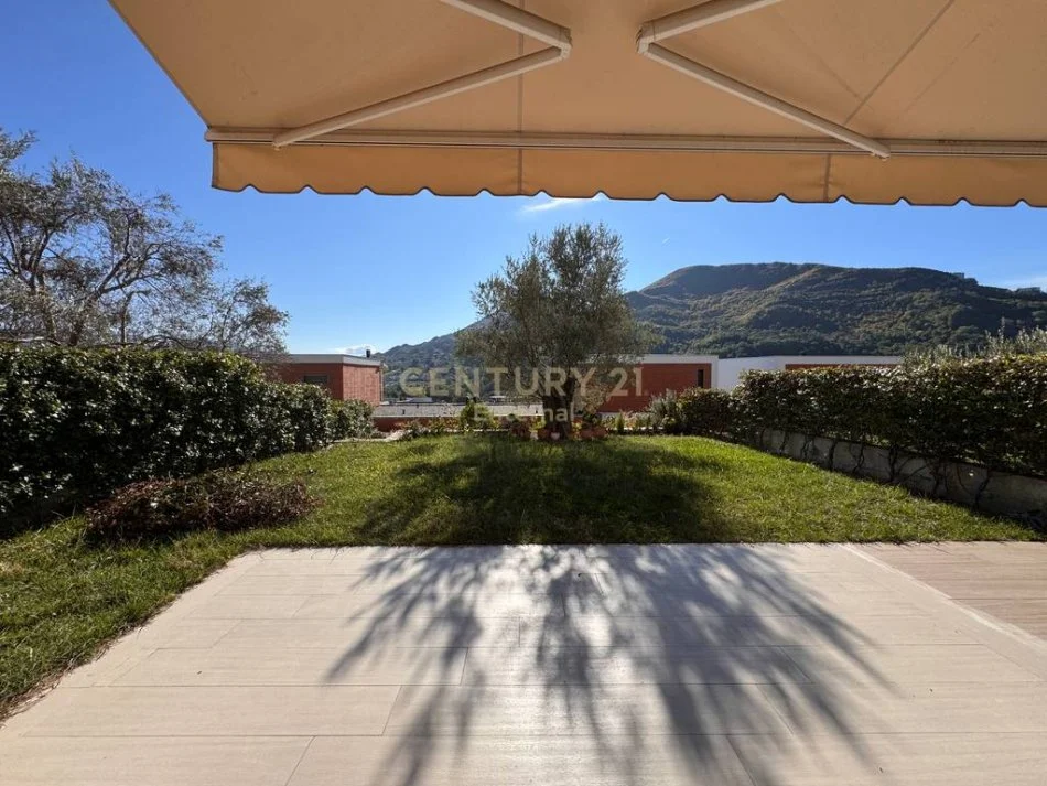 Tirane, jepet me qera Vile 2 Katshe , 352 m² 2.500 € (Olive Grove)