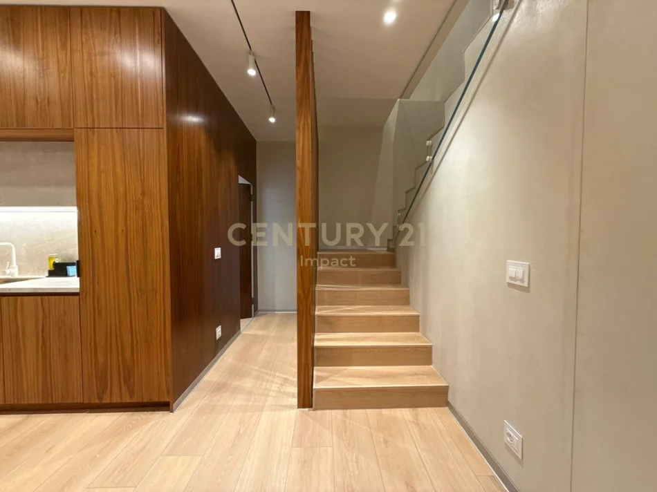 Vlore, shitet Vile 3+1+Ballkon Kati 2, 532 m² 2.100.000 € (Palase)