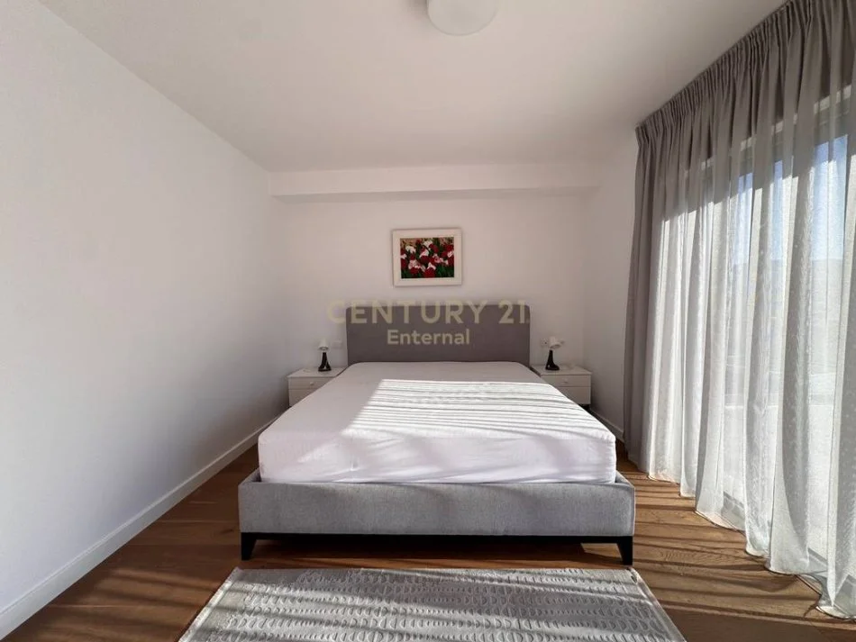 Tirane, jepet me qera Vile 2 Katshe , 352 m² 2.500 € (Olive Grove)