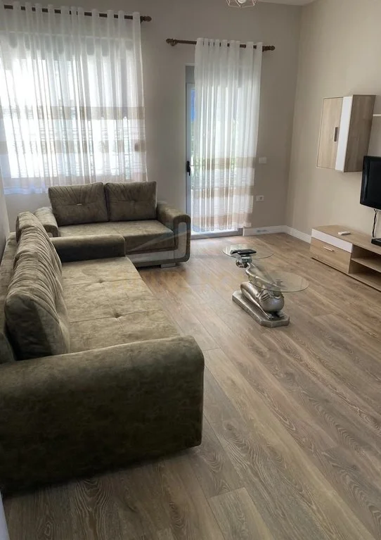 Tirane, jepet me qera apartament 2+1 Kati 2, 89 m² 600 € 