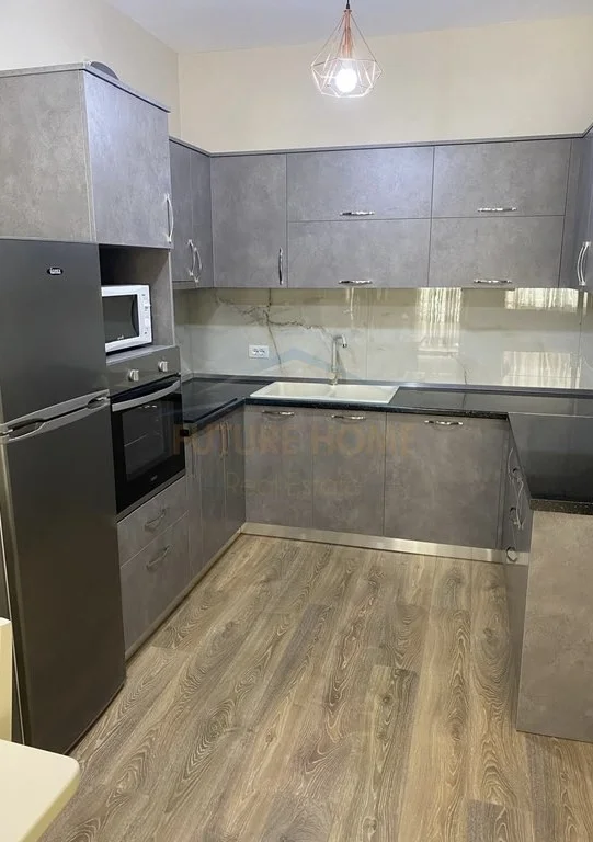 Tirane, jepet me qera apartament 2+1 Kati 2, 89 m² 600 € 