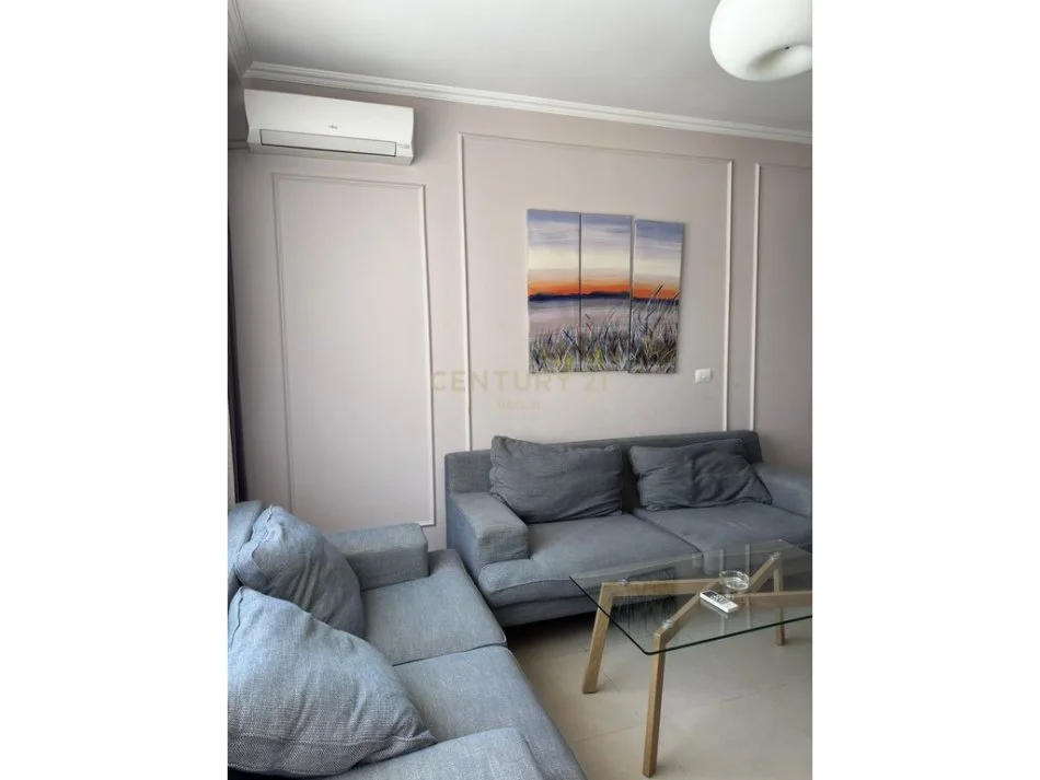 Tirane, jepet me qera apartament 1+1+Ballkon Kati 5, 60 m² 550 € 