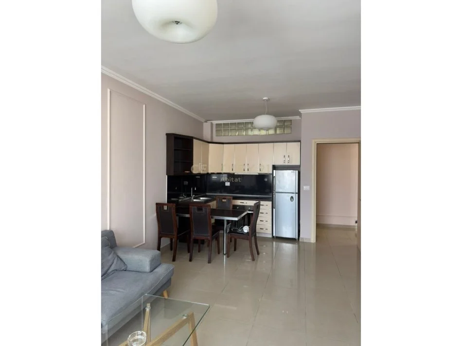 Tirane, jepet me qera apartament 1+1+Ballkon Kati 5, 60 m² 550 € 