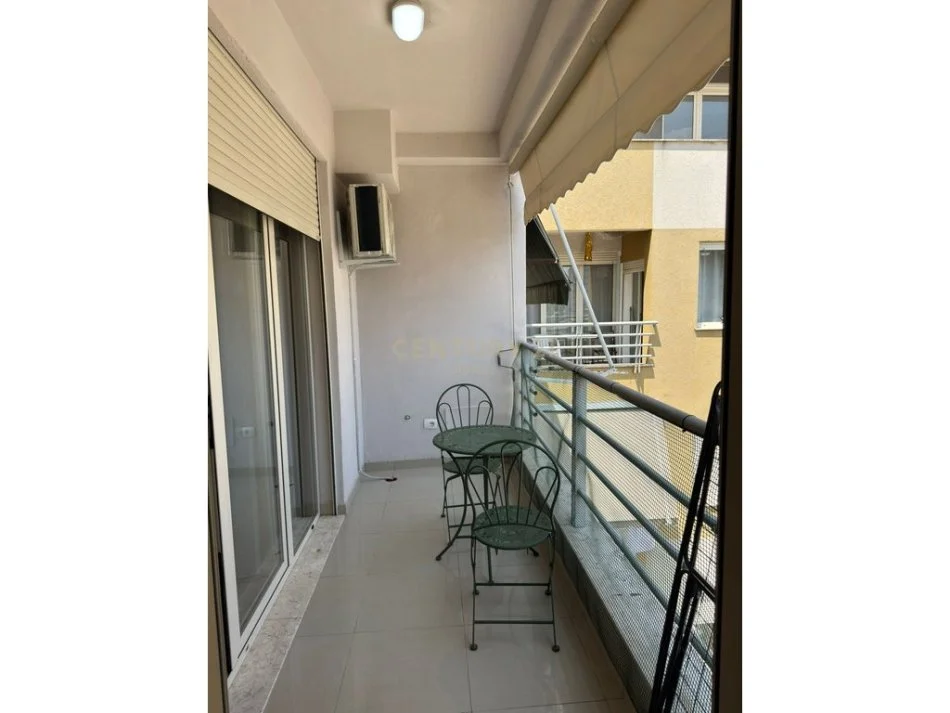 Tirane, jepet me qera apartament 1+1+Ballkon Kati 5, 60 m² 550 € 