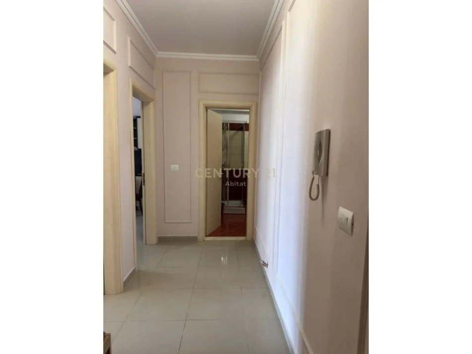 Tirane, jepet me qera apartament 1+1+Ballkon Kati 5, 60 m² 550 € 