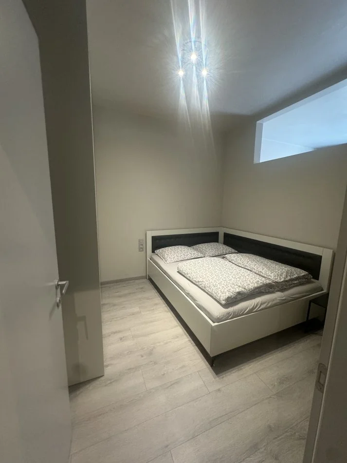 Tirane, jepet me qera apartament 1+1+Ballkon Kati 2, 60 m² 600 € (kopshti Zologjik)