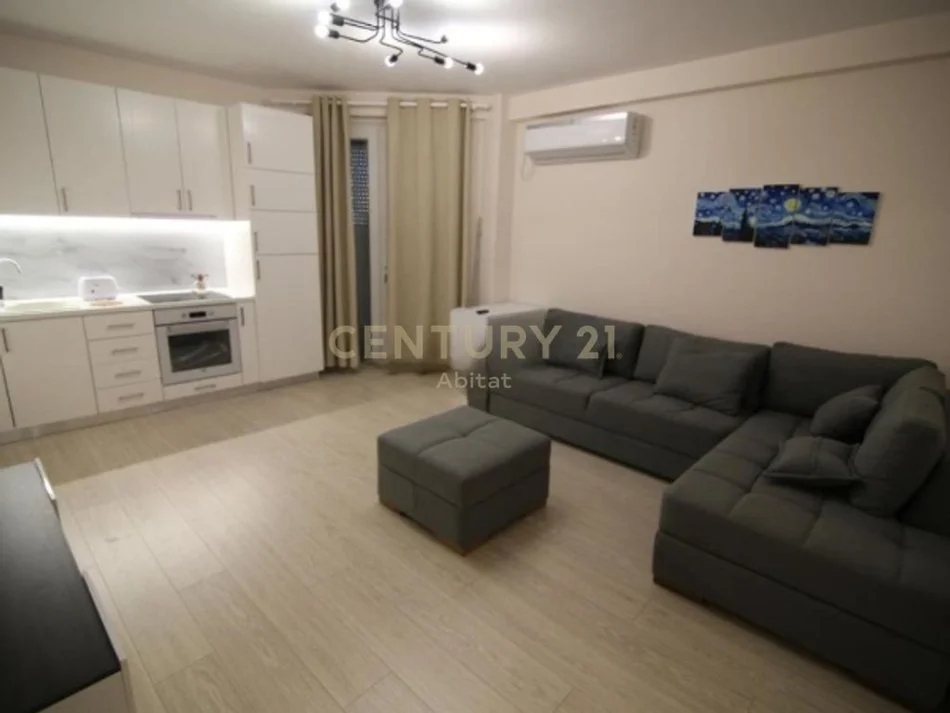Tirane, jepet me qera apartament 1+1 Kati 3, 50 m² 575 € 