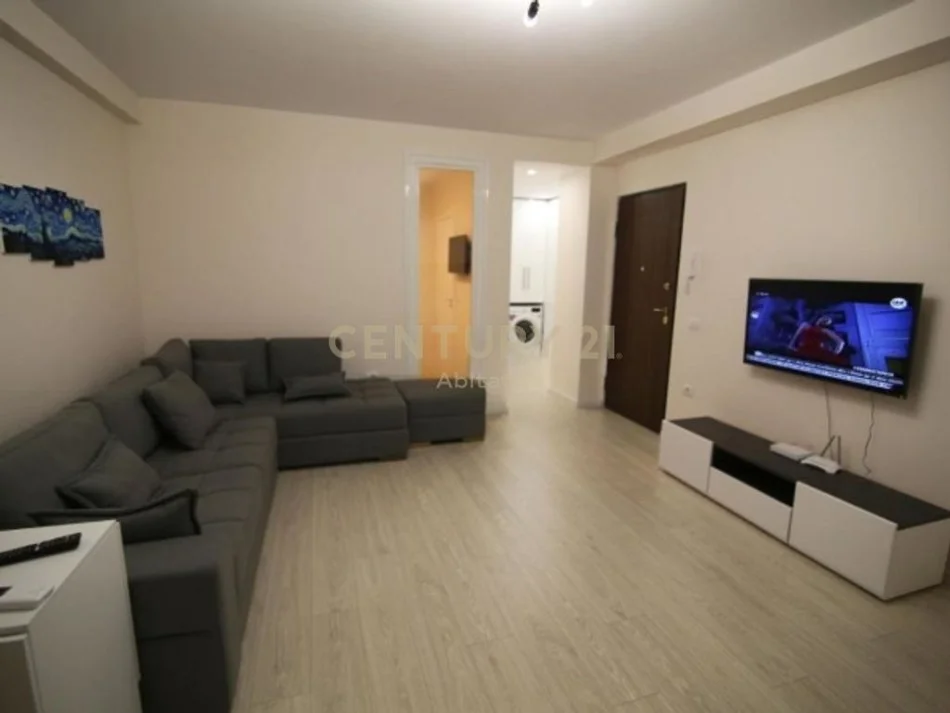 Tirane, jepet me qera apartament 1+1 Kati 3, 50 m² 575 € 