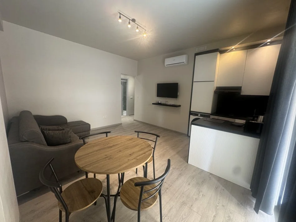 Tirane, jepet me qera apartament 1+1+Ballkon Kati 2, 60 m² 600 € (kopshti Zologjik)