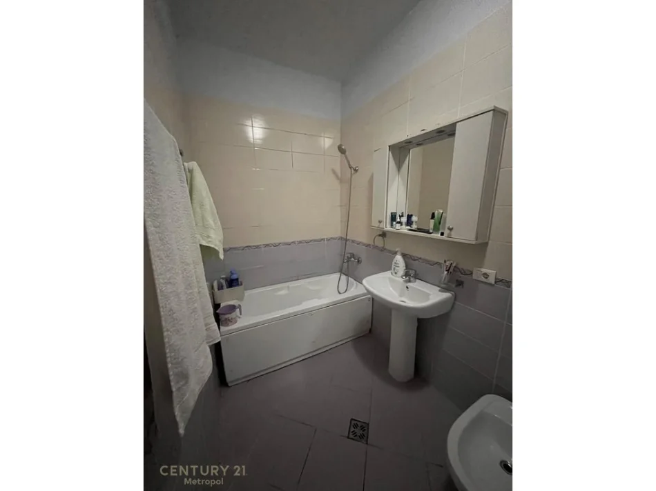 Tirane, shitet apartament 2+1+Ballkon Kati 3, 106 m² 295.000 € 