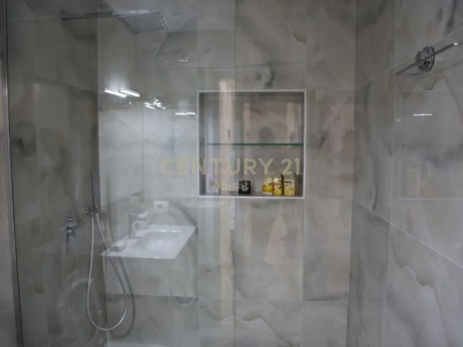 Tirane, jepet me qera apartament 1+1 Kati 3, 50 m² 575 € 