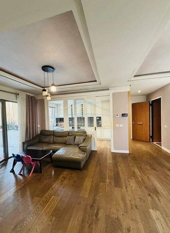 Tirane, jepet me qera apartament 3+1 Kati 7, 120 m² 1.500 € (Kavajes)