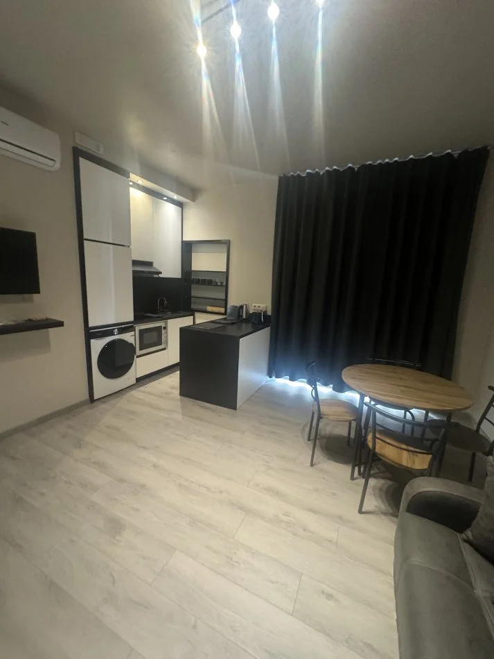 Tirane, jepet me qera apartament 1+1+Ballkon Kati 2, 50 m² 700 € (Kopahti Zologjik)