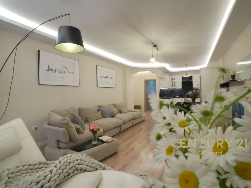 Tirane, jepet me qera apartament 2+1+Ballkon Kati 6, 128 m² 1.000 € 