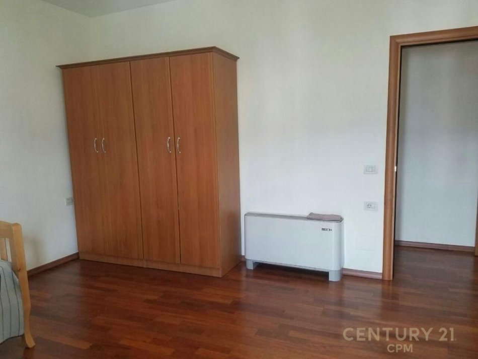 Tirane, jepet me qera apartament 2+1+Aneks+Ballkon Kati 9, 110 m² 1.400 € (ETC)