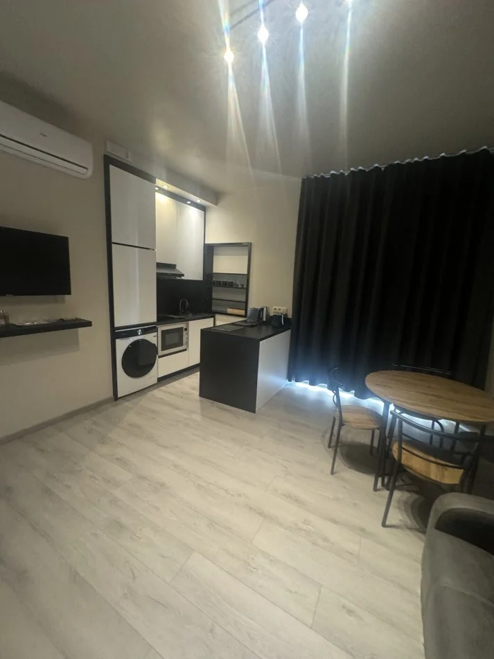 Tirane, jepet me qera apartament 1+1+Ballkon Kati 2, 60 m² 600 € (kopshti Zologjik)