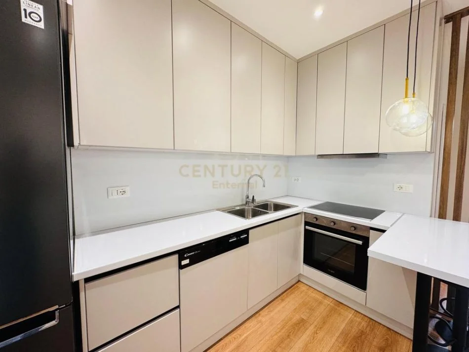 Tirane, jepet me qera apartament 2+1 Kati 2, 90 m² 1.100 € 