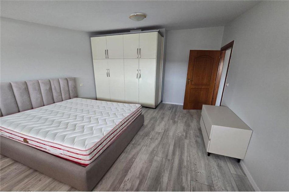 Vlore, jepet me qera apartament 1+1 , 300 €