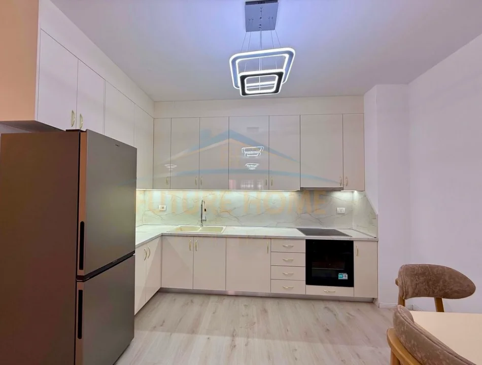 Tirane, jepet me qera apartament 2+1 Kati 2, 109 m² 700 € 