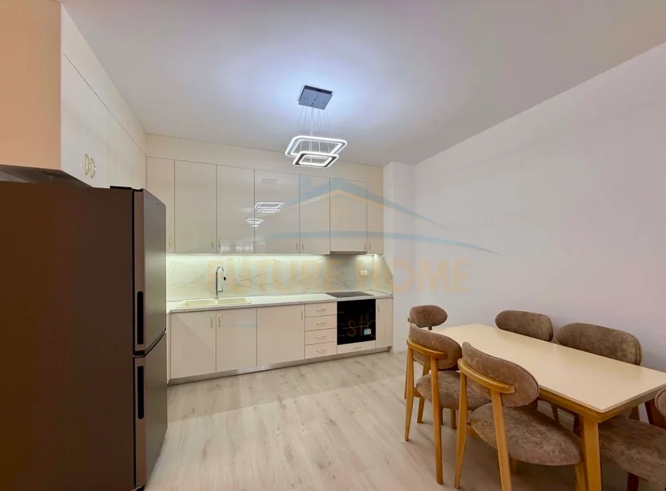 Tirane, jepet me qera apartament 2+1 Kati 2, 109 m² 700 € 