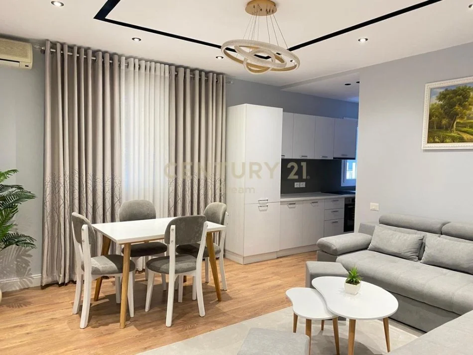 Tirane, jepet me qera apartament 2+1 Kati 2, 90 m² 700 € 