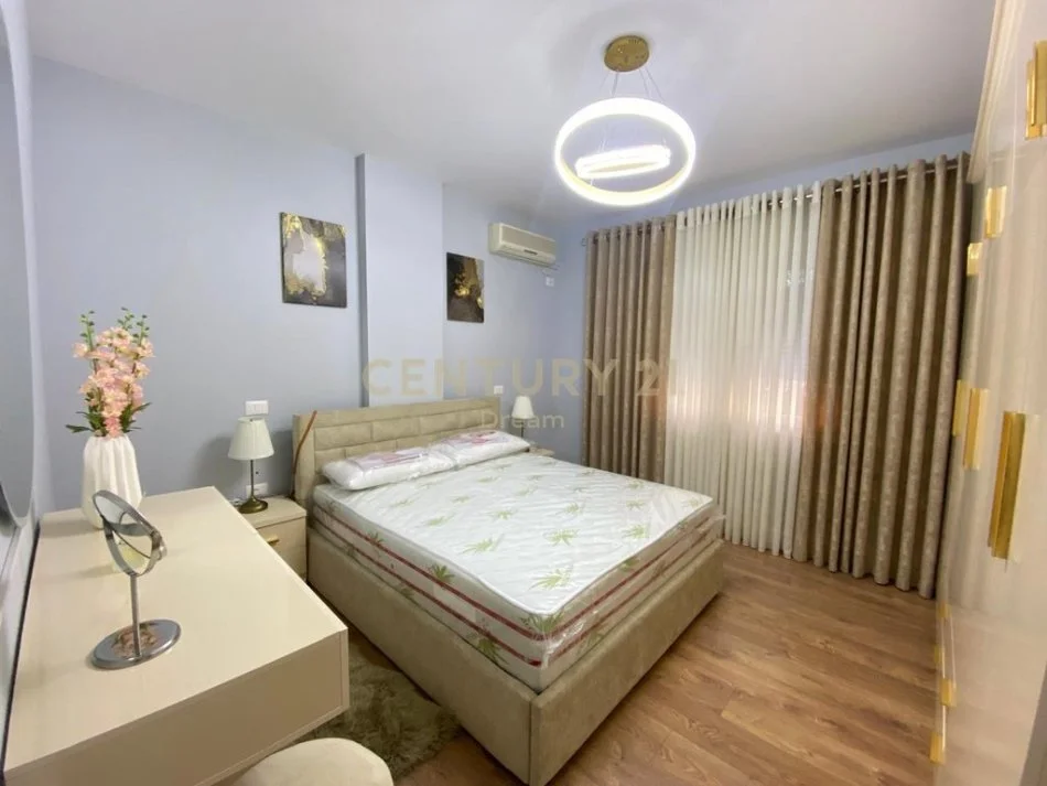 Tirane, jepet me qera apartament 2+1 Kati 2, 90 m² 700 € 
