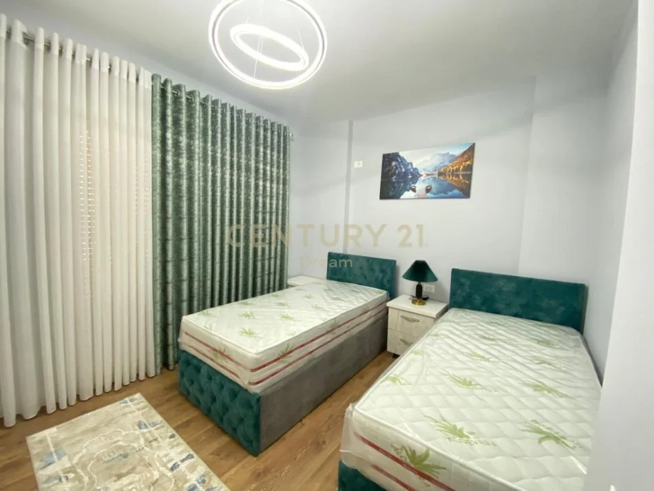 Tirane, jepet me qera apartament 2+1 Kati 2, 90 m² 700 € 