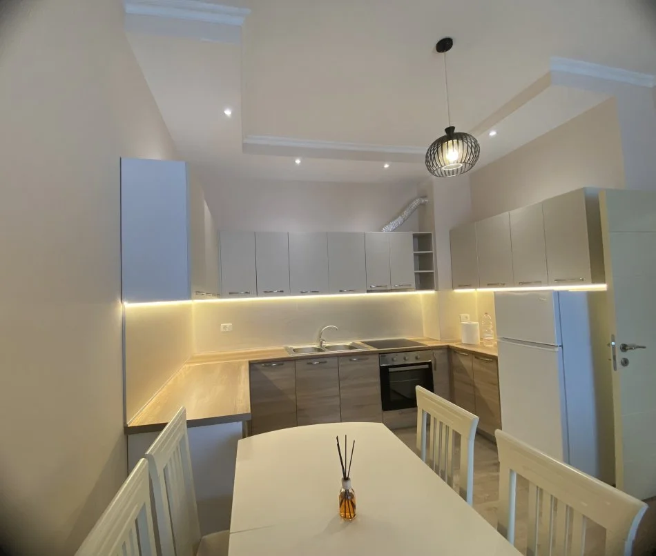 Tirane, jepet me qera apartament 2+1+Ballkon Kati 2, 110 m² 600 € (Ish nisharaku)