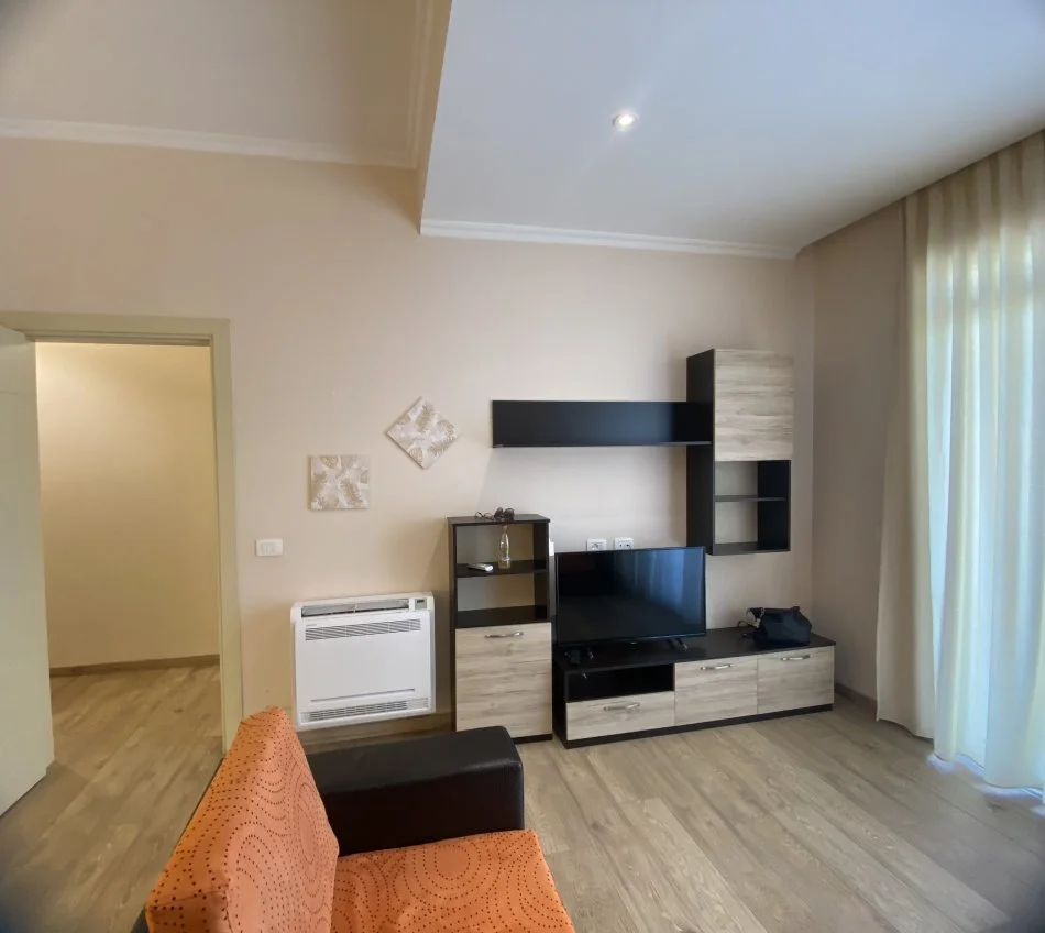 Tirane, jepet me qera apartament 2+1+Ballkon Kati 2, 110 m² 600 € (Ish nisharaku)