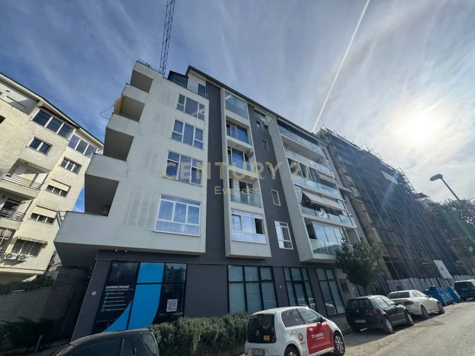 Tirane, shes apartament 2+1+Aneks+Ballkon Kati 2, 93 m² 238.000 € 