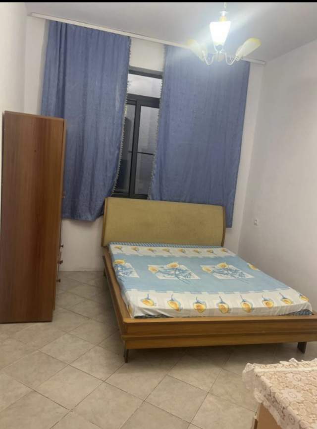 Tirane, jepet me qera shtepi 1+1 Kati 0, 60m² 20000 lek (Shaban duka)