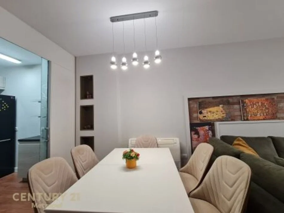 Tirane, jepet me qera apartament 1+1 Kati 2, 65 m² 800 € 