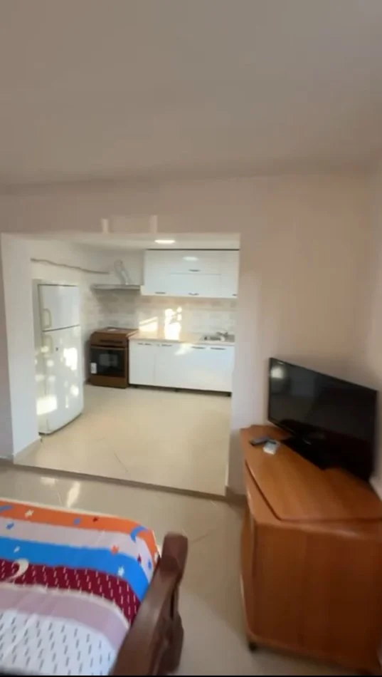 Tirane, jepet me qera garsonier , 50 m² 250€