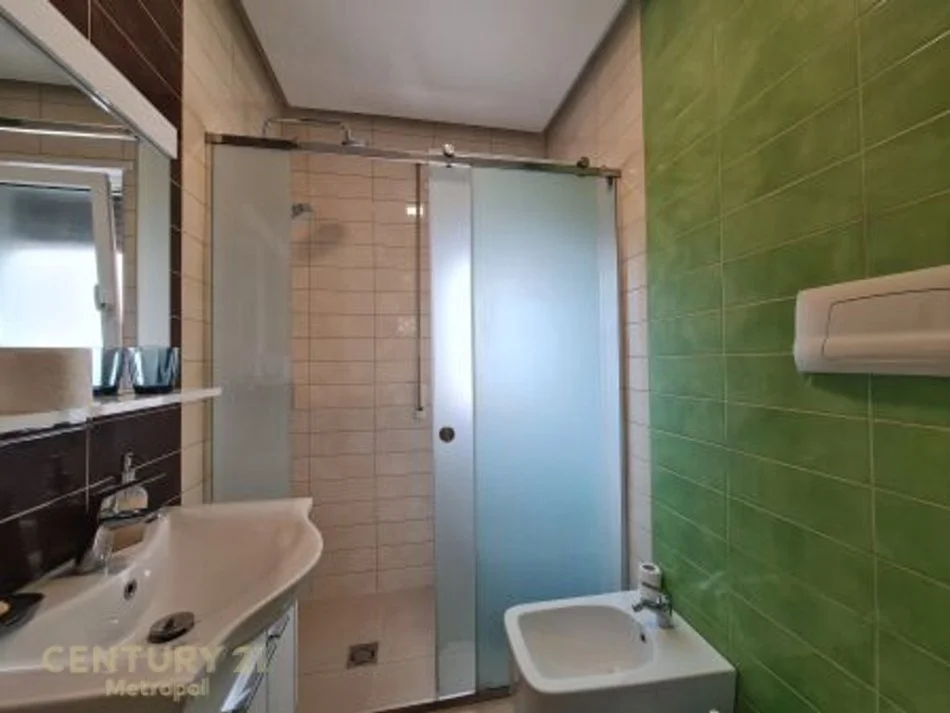 Tirane, jepet me qera apartament 1+1 Kati 2, 65 m² 800 € 