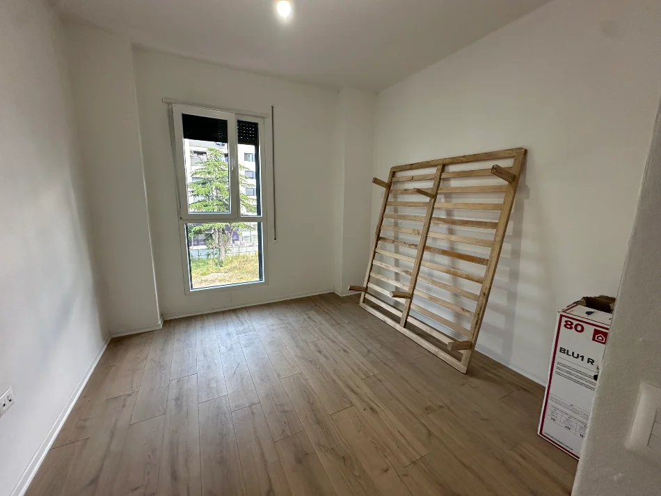 Tirane, jepet me qera apartament 2+1+Ballkon Kati 2, 100 m² 570 € (Rruga Turhan Pashe Permeti)