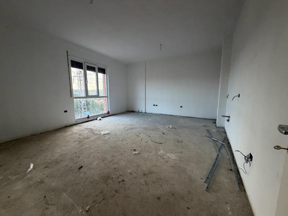 Tirane, shitet apartament 1+1+Ballkon , 70 m² 87.000 € (Paskuqan)