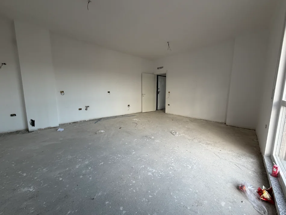 Tirane, shitet apartament 1+1+Ballkon , 70 m² 87.000 € (Paskuqan)