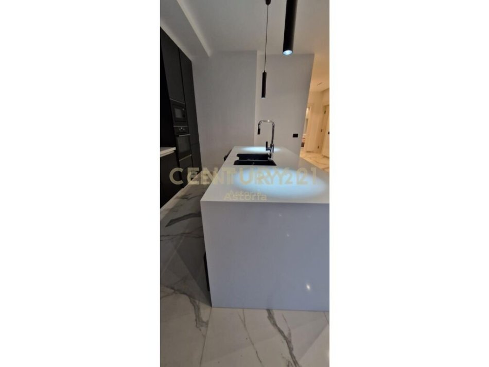 Tirane, jepet me qera apartament 2+1+Aneks+Ballkon Kati 5, 129 m² 1.200 € (Hipoteka)