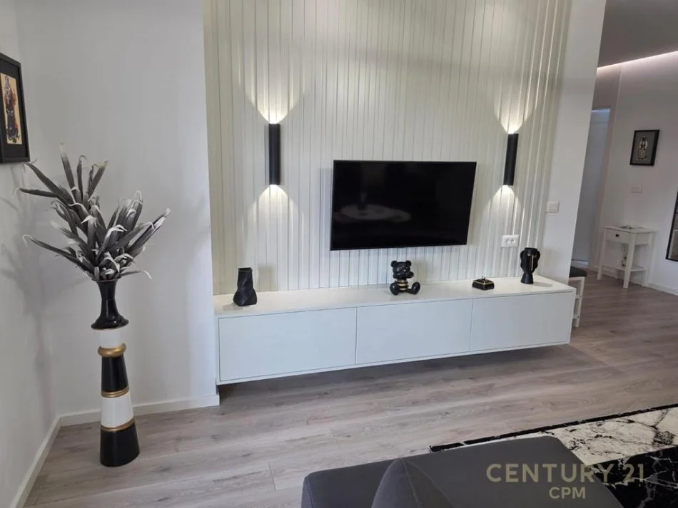 Tirane, jepet me qera apartament 1+1+Ballkon Kati 5, 80 m² 1.500 € 