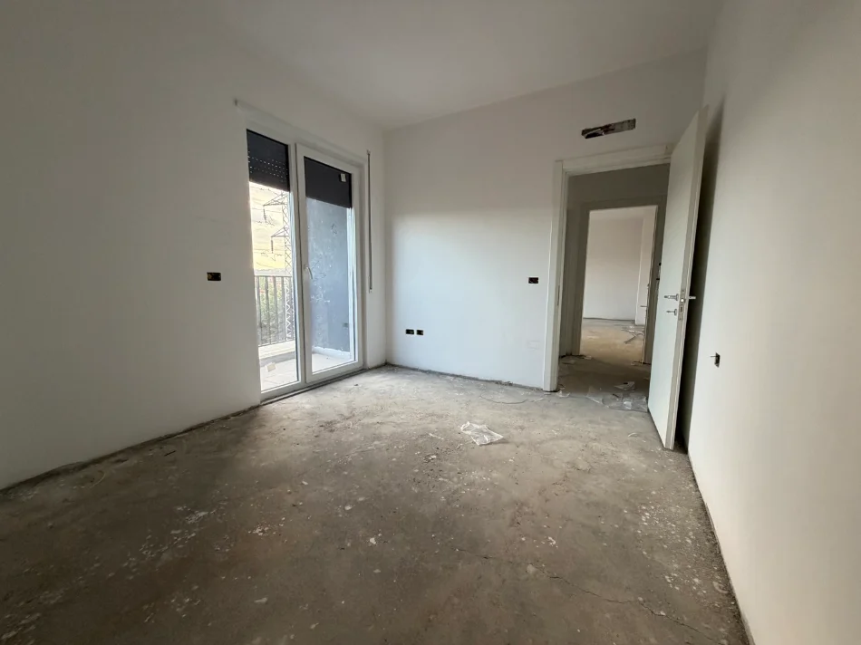 Tirane, shitet apartament 1+1+Ballkon , 70 m² 87.000 € (Paskuqan)
