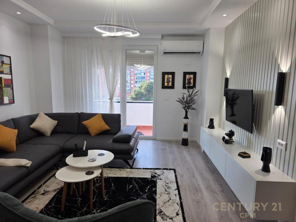 Tirane, jepet me qera apartament 1+1+Ballkon Kati 5, 80 m² 1.500 € 