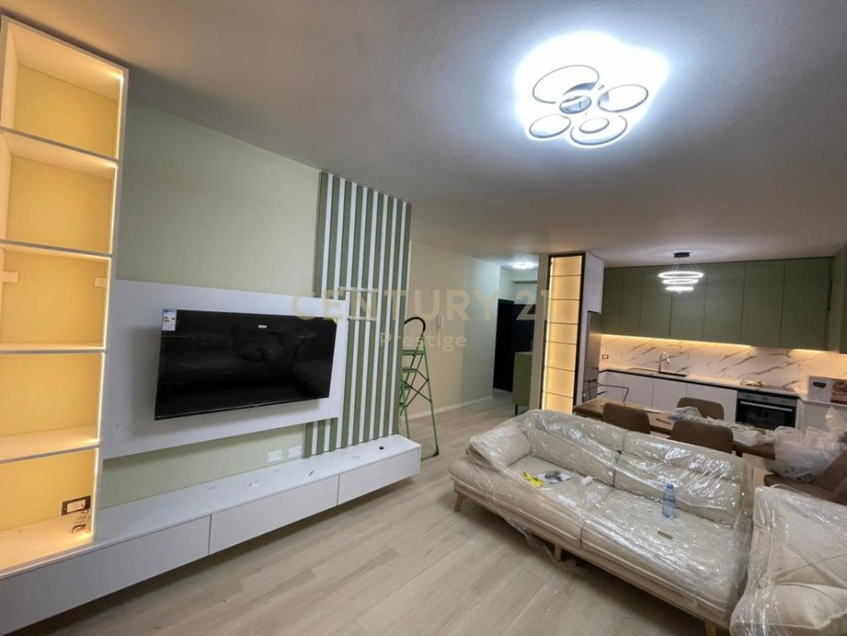 Tirane, jepet me qera apartament 2+1+Aneks+Ballkon Kati 2, 113 m² 1.200 € 