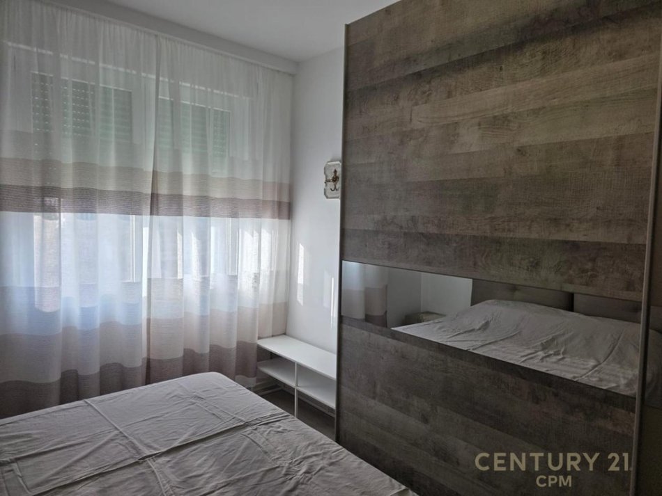 Tirane, jepet me qera apartament 1+1+Ballkon Kati 5, 80 m² 1.500 € 