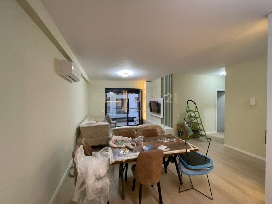 Tirane, jepet me qera apartament 2+1+Aneks+Ballkon Kati 2, 113 m² 1.200 € 