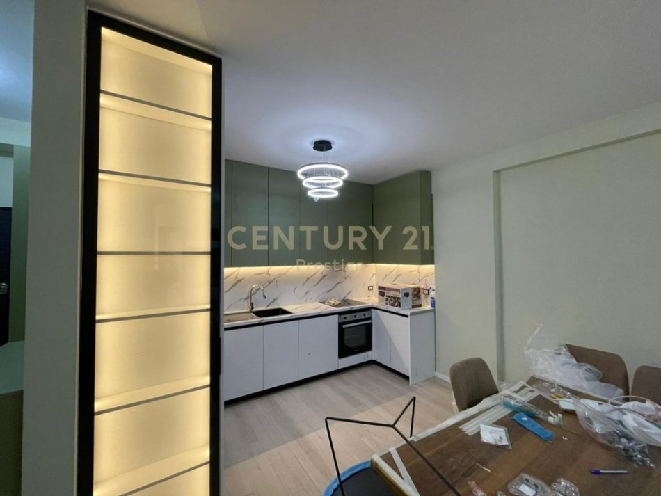 Tirane, jepet me qera apartament 2+1+Aneks+Ballkon Kati 2, 113 m² 1.200 € 