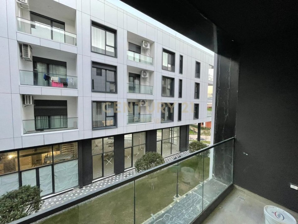 Tirane, jepet me qera apartament 2+1+Aneks+Ballkon Kati 2, 113 m² 1.200 € 