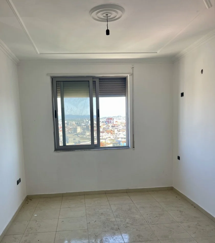 Durres, Shitet Apartament 1+1, Pran Stadiumit Niko Dovana