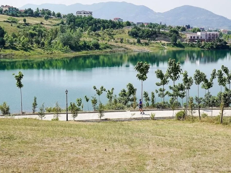Tirane, shes Vile 3 Katshe Kati 3, 419 m² 600.000 € (Lakeside Residencë)
