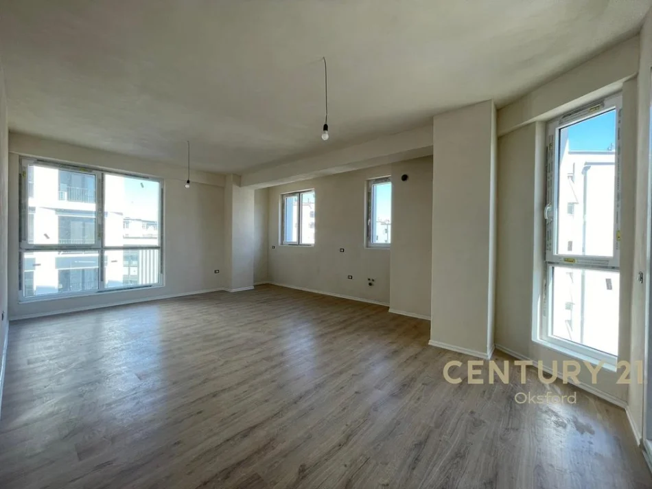 Tirane, shitet apartament 3+1+Ballkon Kati 3, 135 m² 435.000 € 