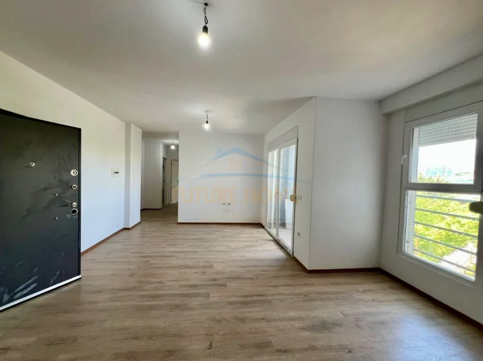 Tirane, jepet me qera apartament 2+1 Kati 1, 97 m² 430 € 